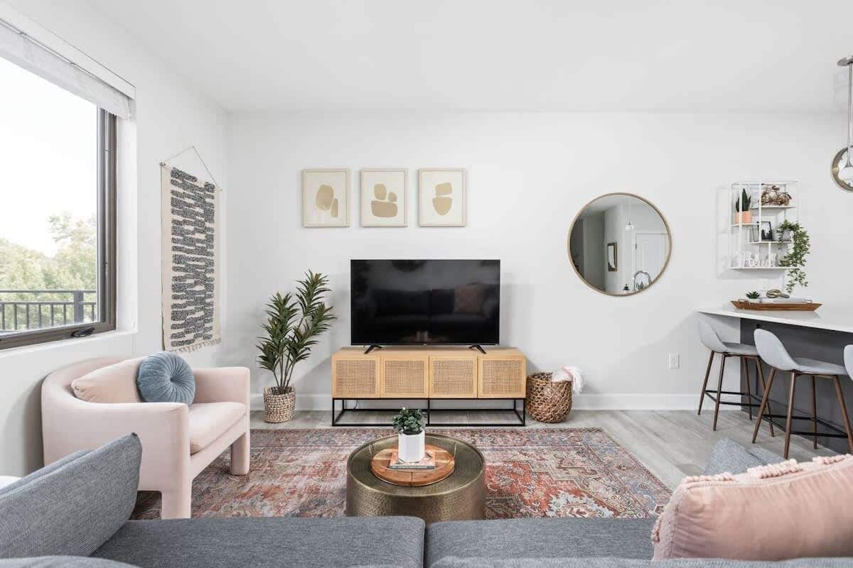 Apartemen Deluks | Area keluarga | Smart TV 45-inci dengan saluran TV digital, TV, dan Netflix