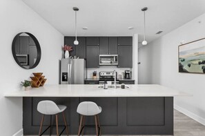 Apartment | Eigene Küche | Kühlschrank, Mikrowelle, Ofen, Herdplatte