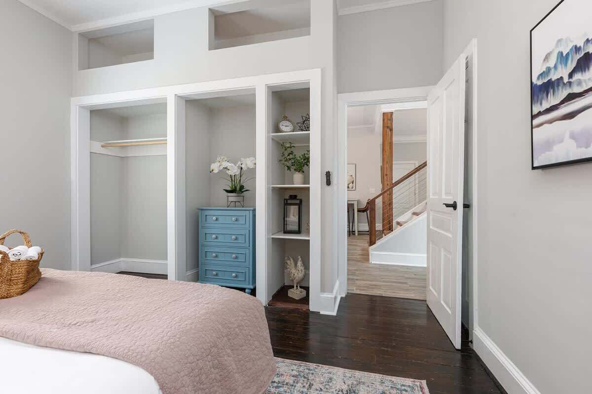 3 habitaciones, tabla de planchar con plancha, wifi y ropa de cama 