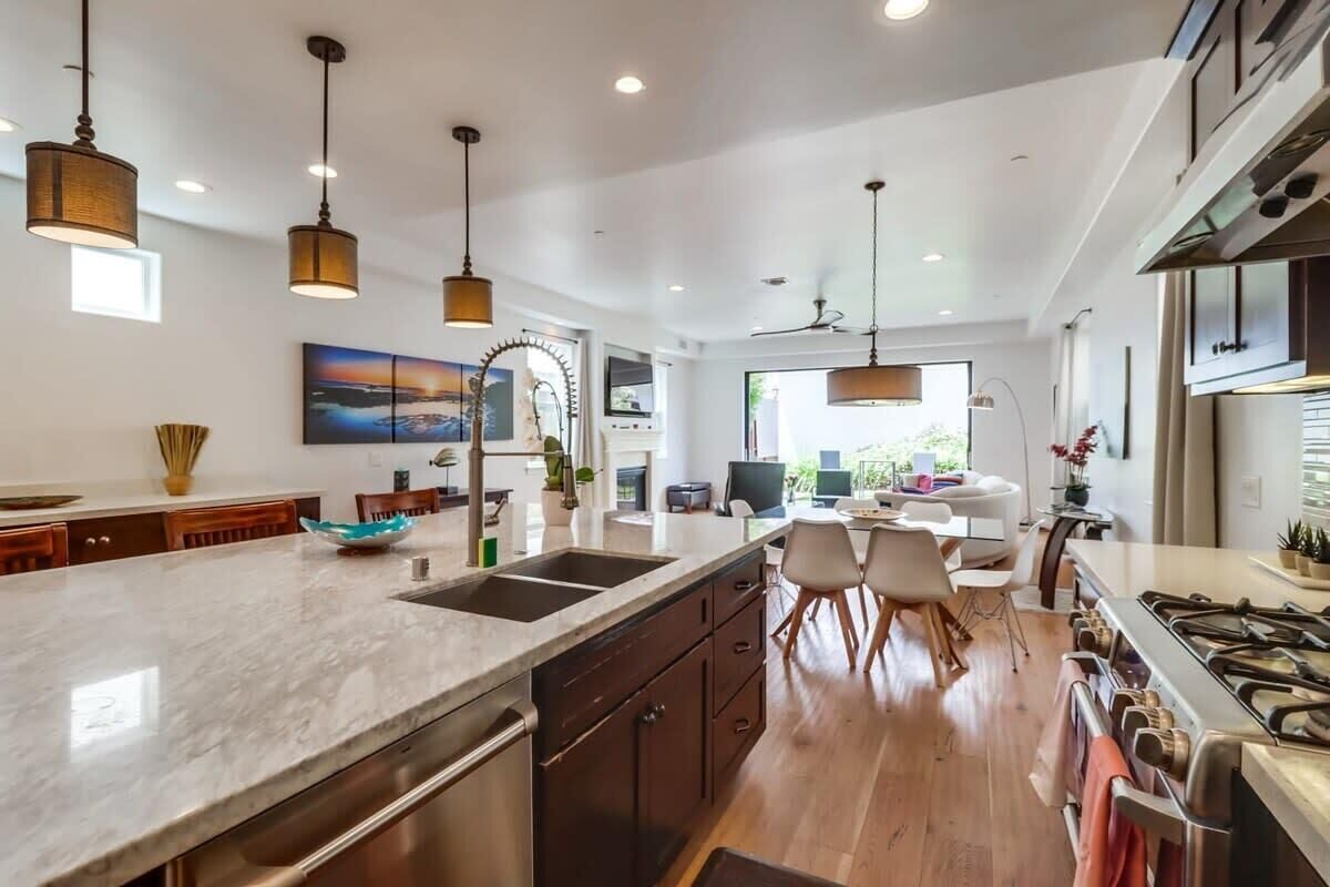 Kylskåp, mikrovågsugn, ugn och spishäll