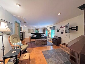 TV, fireplace - Tarkiln Branch Cabin Secluded, Rustic, & Loaded with Country Charm. Pet Friendly! (Bryson City)