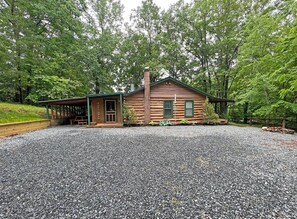 Exterior - Tarkiln Branch Cabin Secluded, Rustic, & Loaded with Country Charm. Pet Friendly! (Bryson City)
