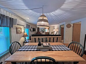 Dining - Tarkiln Branch Cabin Secluded, Rustic, & Loaded with Country Charm. Pet Friendly! (Bryson City)