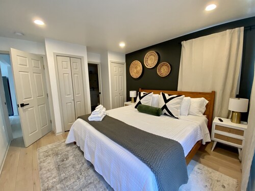 Two bed Apt in Arlington l King Bed | Free parking