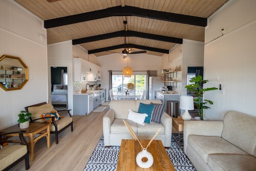 Coral Point - Updated Cozy 4 bedroom w/ Salt Water Pool