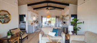 Coral Point - Updated Cozy 4 bedroom w/ Salt Water Pool