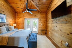 4 habitaciones, escritorio y tabla de planchar con plancha 