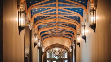 المنشأة من الداخل