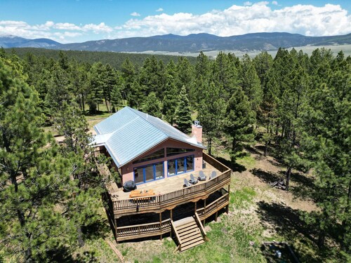 Private Oasis on 15 Acres, Gas Firepit, Large Decks, Private Feel, EV/RV Hookups