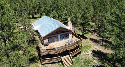 Private Oasis on 15 Acres, Gas Firepit, Large Decks, Private Feel, EV/RV Hookups