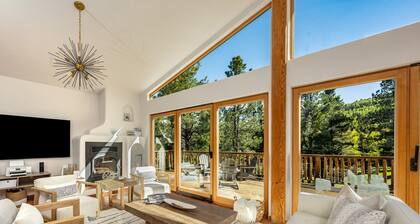 Modern,15 Private Acres, 2 Fireplaces w/Wood Incl, EV & RV Hookups, Bunk Room