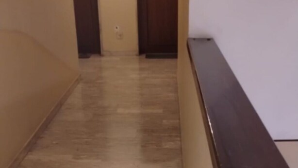 A hallway with a marble floor, beige walls, and wooden doors. - Face River CLOSE   historic center  Well equipped can park free well front front (Padova)