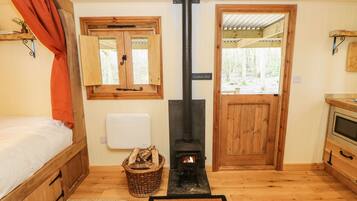 1 bedroom, individually decorated, individually furnished