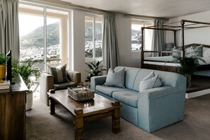 Premier Double Room, 1 King Bed, Sea View | Egyptian cotton sheets, premium bedding, Tempur-Pedic beds, minibar