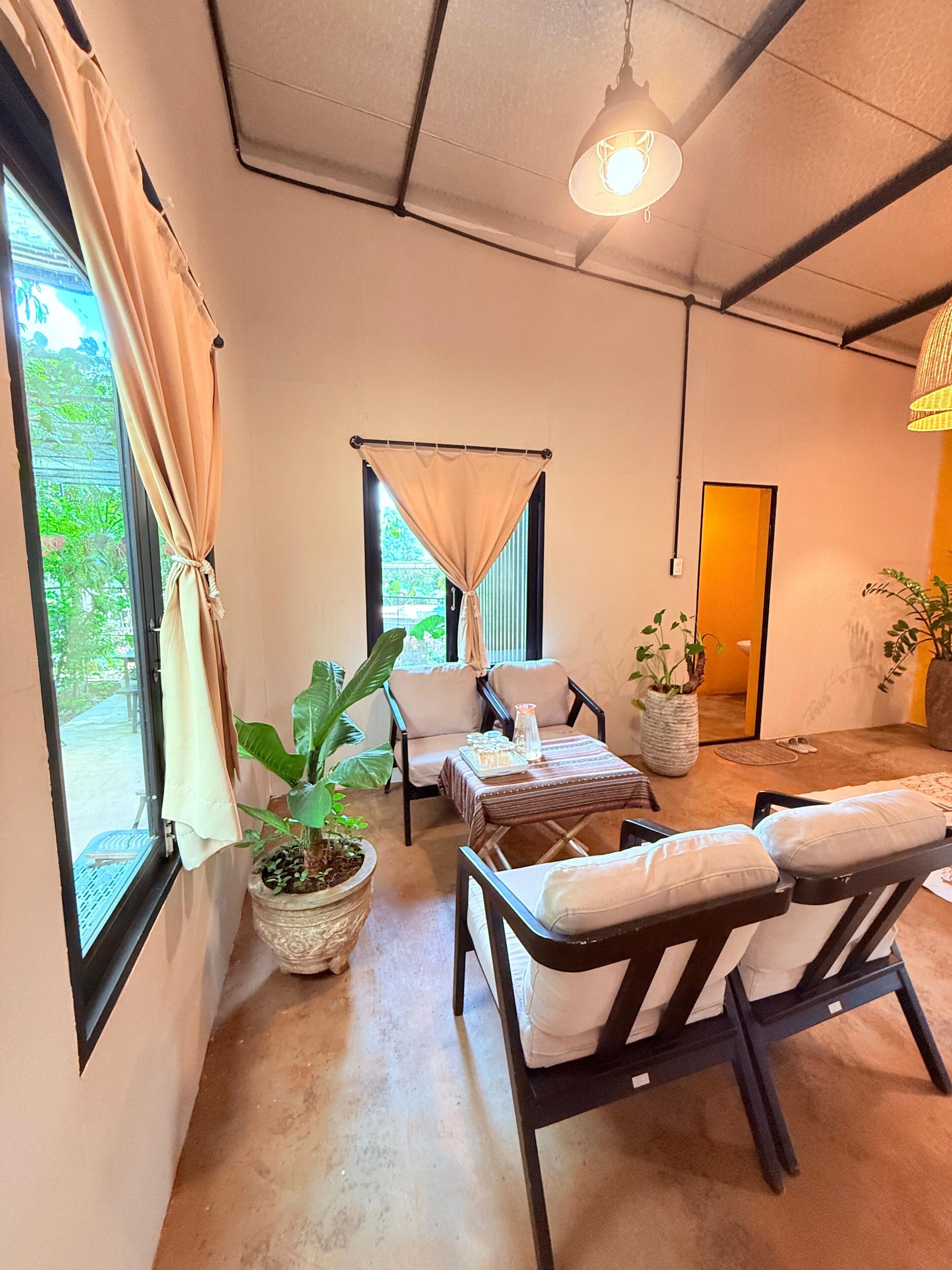 Studio Suite có thiết kế đặc sắc | Bộ đồ giường kháng dị ứng, minibar với thức ăn, đồ uống miễn phí 