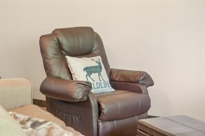 Interior - Cozy Branson Hideaway | Huntin’ & Fishin’ Style (Branson)