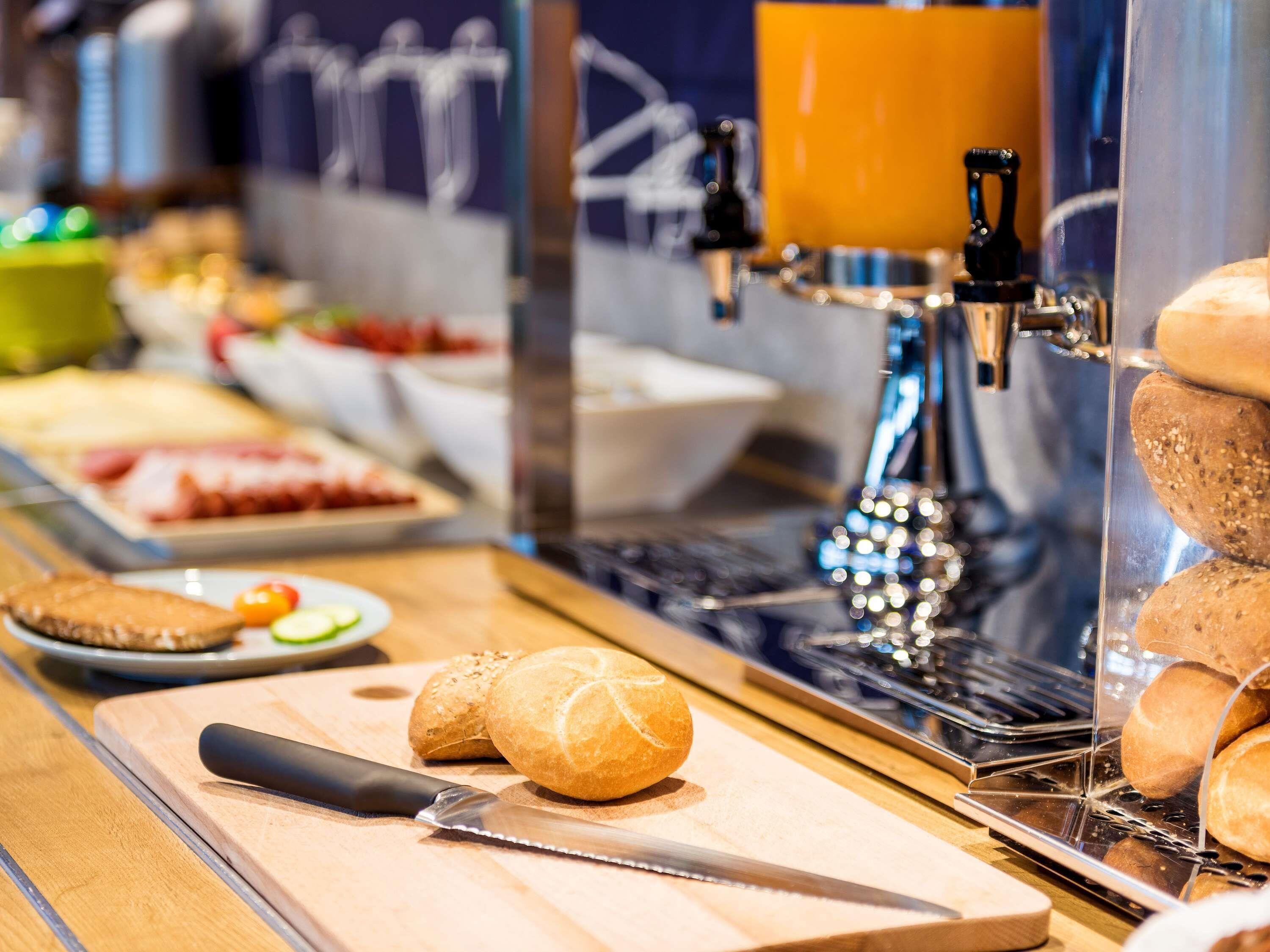 Se ofrece un desayuno bufé todos los días (por un coste adicional)