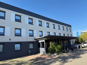 Front of property - Ibis Budget Muenchen Putzbrunn (Putzbrunn)