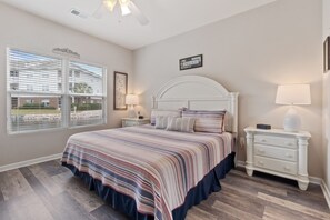 3 slaapkamers, een strijkplank/strijkijzer, gratis wifi, beddengoed