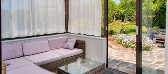 Large house with garden, 6 adults 2 children