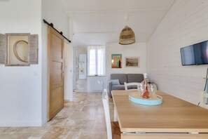 Interior - Modern home for 3 - Garden and plancha grill (Les Sables-d´Olonne)