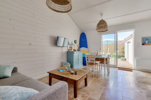 Modern home for 3 - Garden and plancha grill