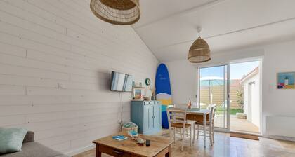 Modern home for 3 - Garden and plancha grill