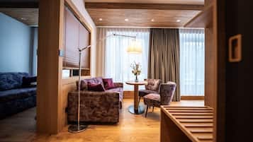 Exclusive-Studiosuite, 3 Schlafzimmer, Terrasse, Erdgeschoss | Pillowtop-Betten, Zimmersafe, individuell dekoriert, Schreibtisch