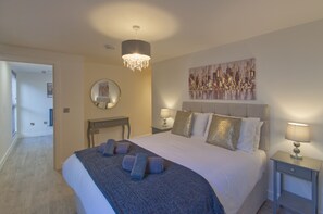 1 bedroom, iron/ironing board, WiFi, bed sheets - Marina Walk, New Luxury Coastal Apartment in The English Riviera (Torquay)