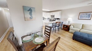 Interior - Long Term & Pet Friendly Condo - Free round of Golf & Activities Every Day! (Panama City Beach)