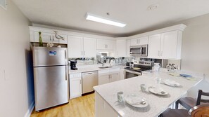 Fridge, microwave, oven, stovetop - Long Term & Pet Friendly Condo - Free round of Golf & Activities Every Day! (Panama City Beach)