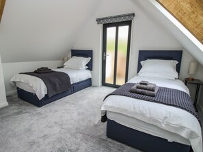 2 bedrooms, individually decorated, individually furnished, free WiFi - The Larches (Bishops Castle)