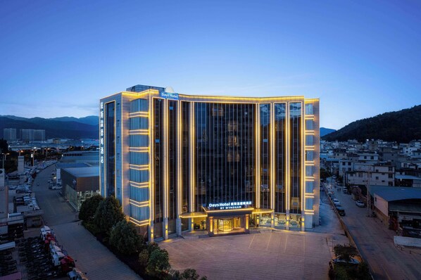 Exterior - Days Hotel by Wyndham Dali High-speed Railway Station (Dali)