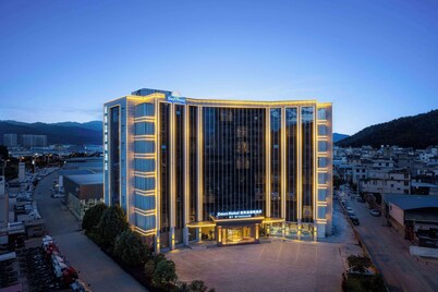 Days Hotel by Wyndham Dali High-speed Railway Station