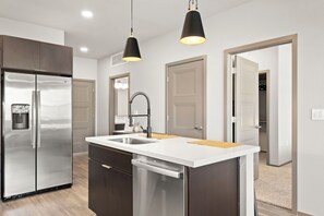 Private kitchen - CozySuites at Westgate (Glendale)