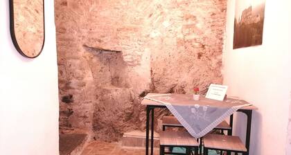 Small vacation home in the historic castle keep area