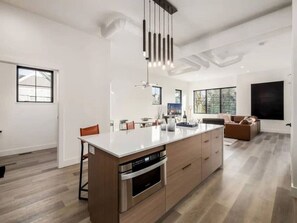 Interior - Work Of Art!-3 Bedroom Elegant Townhome-Columbus (Columbus)