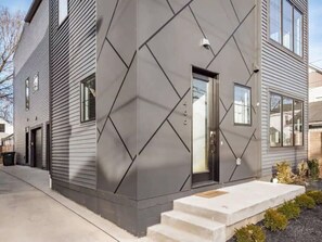 Exterior detail - Work Of Art!-3 Bedroom Elegant Townhome-Columbus (Columbus)