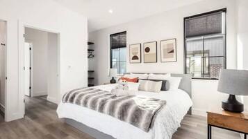 3 bedrooms, desk, iron/ironing board, travel crib