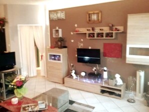 Smart TV, computer monitors