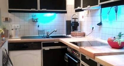 Komfortable Wohnung Zentral zur City(5km) Eifel(10km)
Belgien(2km)Holland(12km)