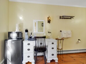 Sherman Zwicker | Bathroom | Free toiletries, hair dryer