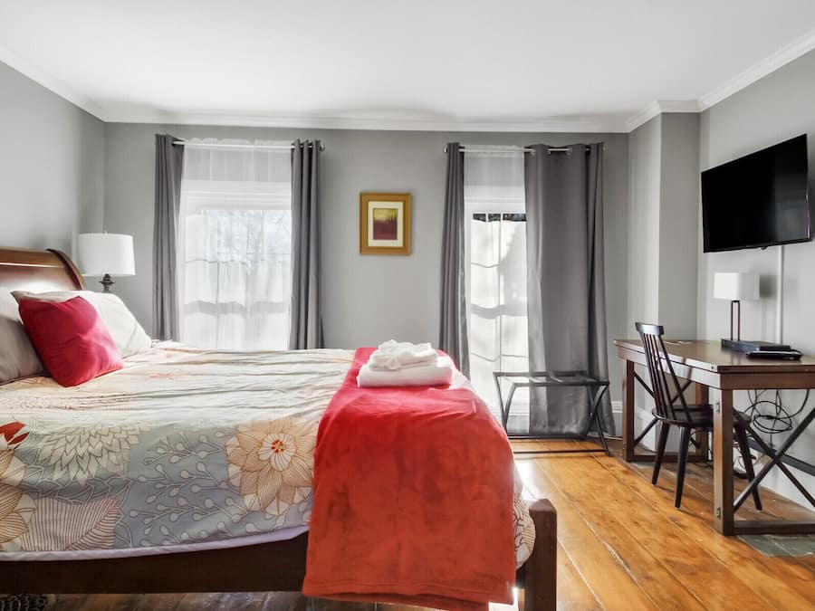 Superior Room, 1 King Bed | Desk, iron/ironing board, free WiFi, bed sheets