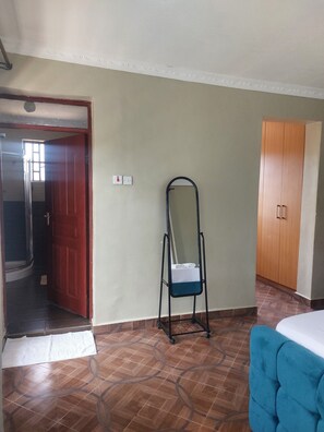 2 bedrooms, iron/ironing board, WiFi, bed sheets - 2 bedroom master ensuite in Kisumu,Kenya. (Kisumu)