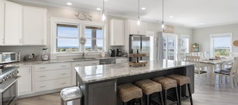 Grey Pearl Villa: Ocean Views | Pool | Game Room