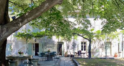 Mas Provençal aux Baux-de-Provence avec piscine