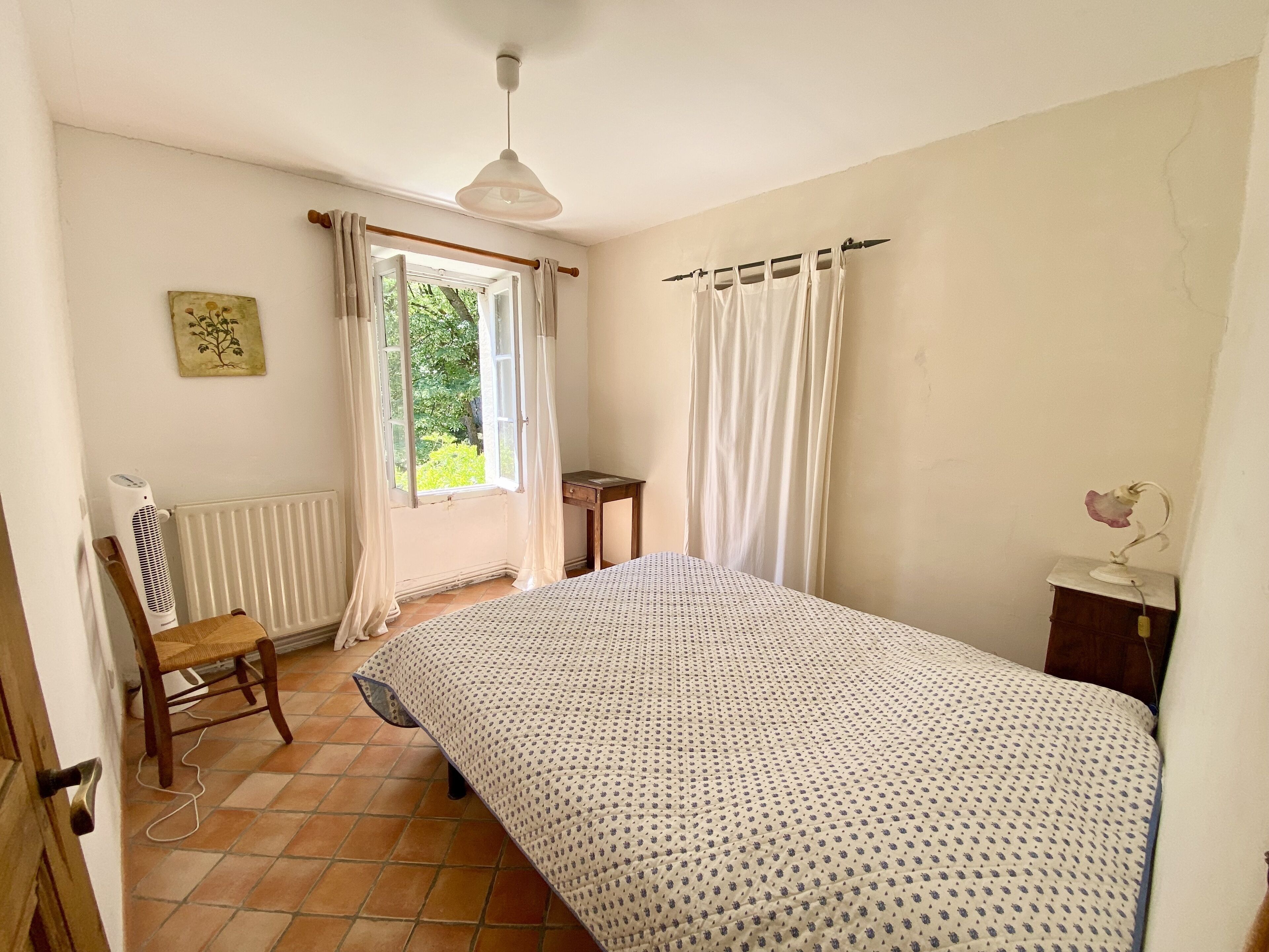 3 chambres, fer et planche à repasser, Wi-Fi, draps fournis