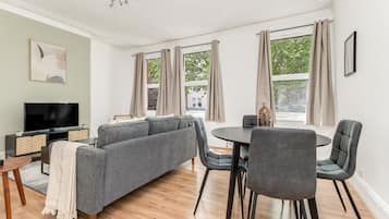 Apartment | Living area | 37-inch TV with cable channels, Netflix, streaming services