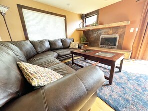 Smart TV, fireplace, books, offices