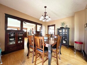 Dining - Ideal downtown location with a hot tub! It's perfect for families + friends - min away from sites! (Hill City)